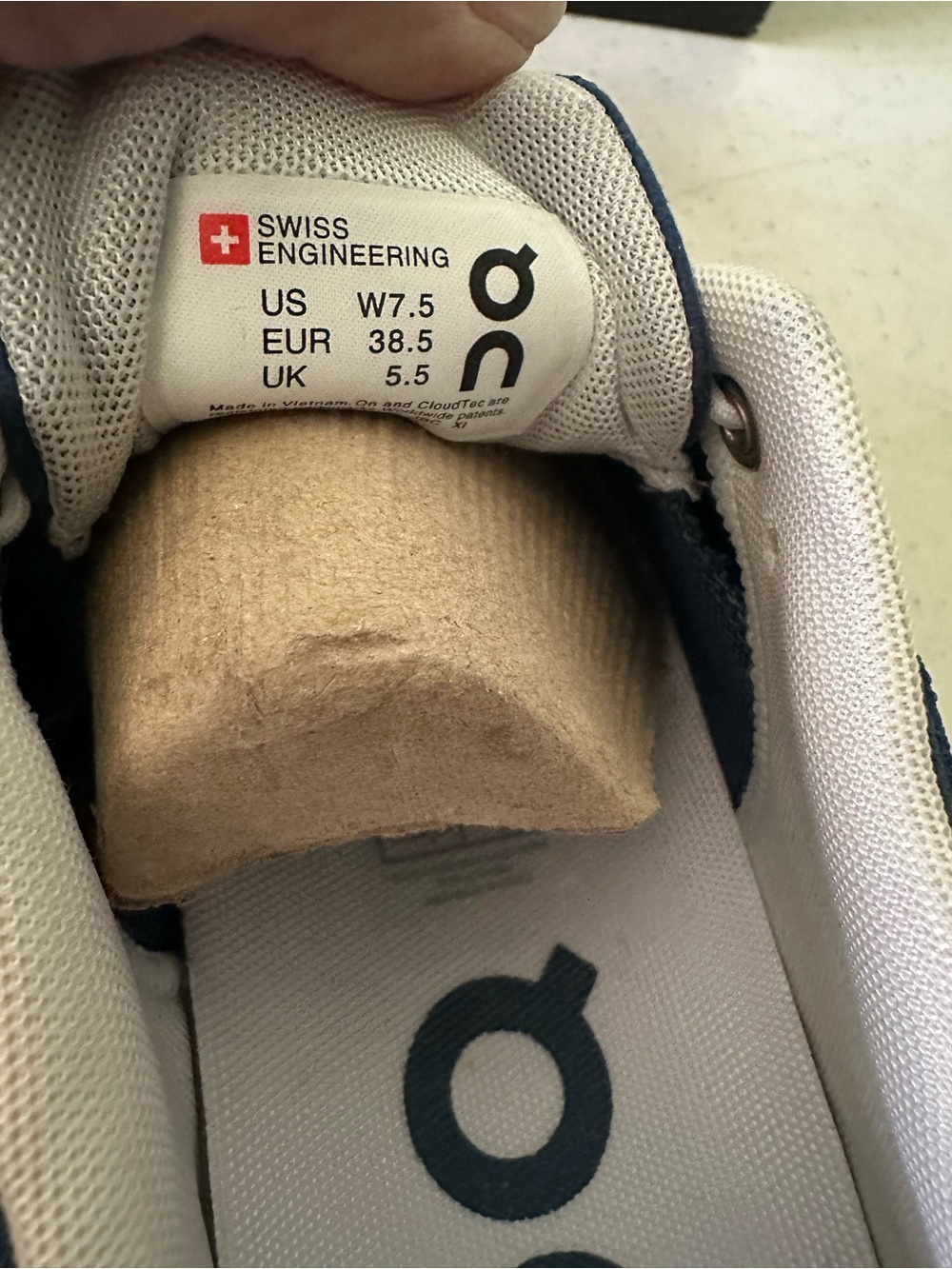 On Cloud Womens 7.5 Denim White Running Shoes Swiss Engineering Sneakers - Picture 8 of 8